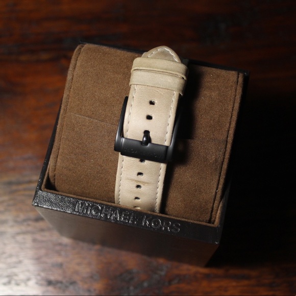 Michael Kors Slim Runway Black Dial Watch - Picture 4 of 5